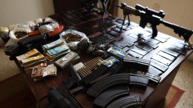 مكافحة المخدرات بغزة: ضبط 406 فرش حشيش  في مهمتين منفصلتين