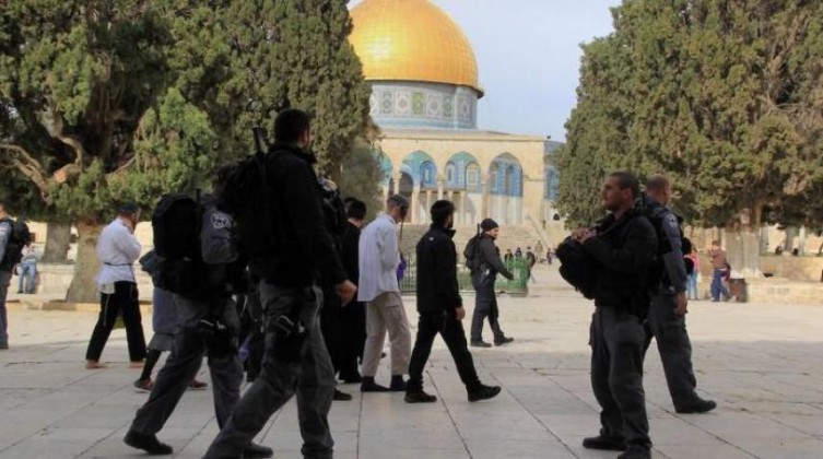 الاحتلال يفرج عن شقيقتين مقدسيتين بشروط !