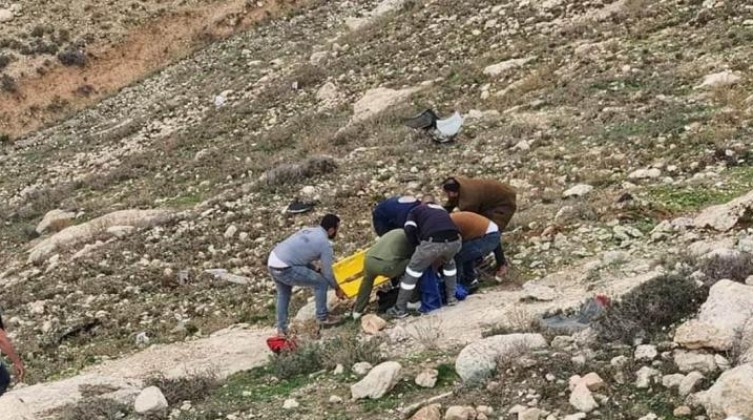 بالصور: وفاة سيدة حامل بانقلاب مركبة جنوب الخليل