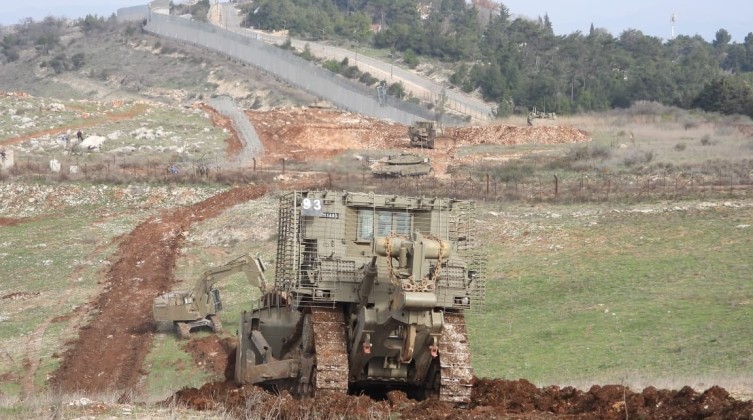 انفجار لغم أسفل جرافة إسرائيلية جنوب لبنان