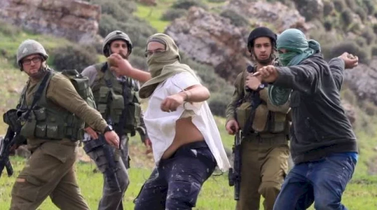 مستوطنون يهاجمون مركبات المواطنين جنوب نابلس