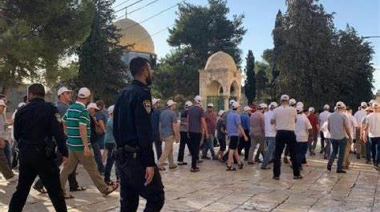 حماس: اقتحام الأقصى بما يسمى "عيد الأنوار" تُنذر بتفجير الأوضاع على امتداد الوطن