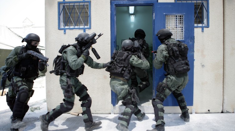 قوات القمع تقتحم سجن "هداريم" للمرة الثانية