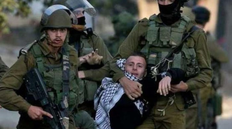 الاحتلال يعتقل شابين من شعفاط ويمديد اعتقال فتية في سلوان