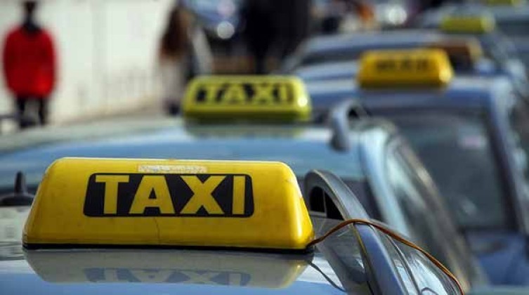 النقل والمواصلات في غزة تصدر توصيات لمنع عمل مركبات الملاكي كـ "أجرة"