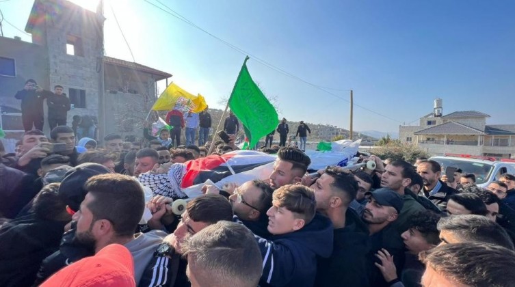 جماهير تشيع جثمان الشهيد مفلح حمدي في نابلس