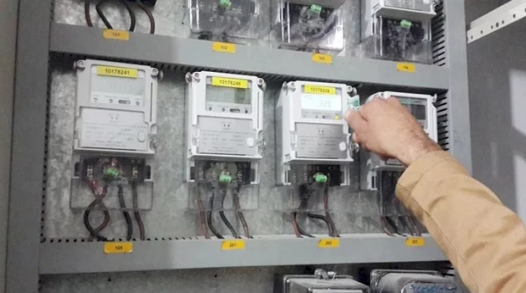 "إسرائيل" تقرر رفع اسعار الكهرباء بنسبة 8.2% مطلع العام الجديد.*