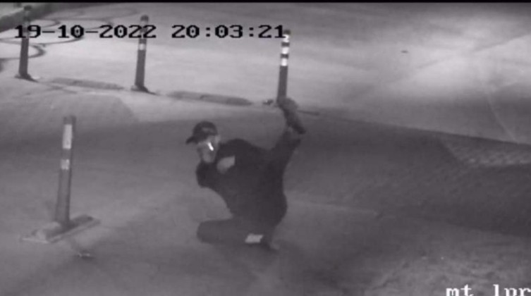 اعتقال طفلة من القدس لاحتفاظها بصور الشهيد عدي التميمي !