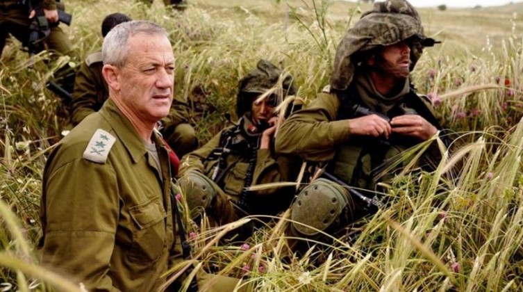 غانتس يدعو جنوده للاستعداد لاحتمال حدوث تصعيد جديد في الضفة وغزة