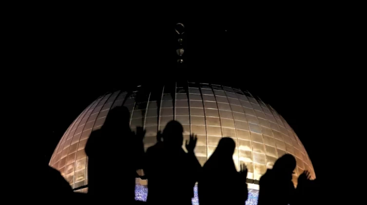 يديعوت: شهر رمضان سيكون التحدي الأول لحكومة نتنياهو