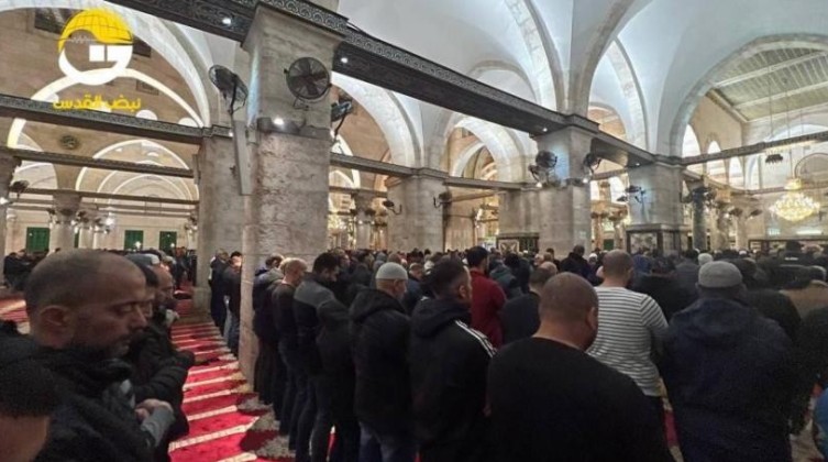 الالاف يلبون نداء "الفجر العظيم" بالمسجدين الأقصى والإبراهيمي