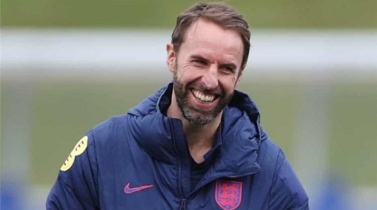 غاريث ساوثجيت يقرر رسميًّا البقاء مدربًا للمنتخب الإنجليزي