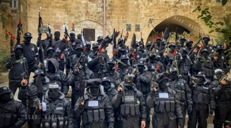 كيف علقت وسائل الإعلام العبرية على العرض العسكري لمجموعة "عرين الأسود" في نابلس؟