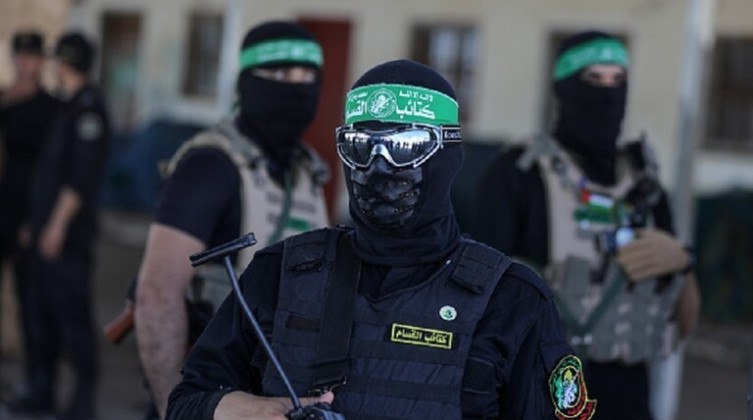 القسام تعلن وفاة أحد عناصرها بصعقة كهربائية وسط القطاع