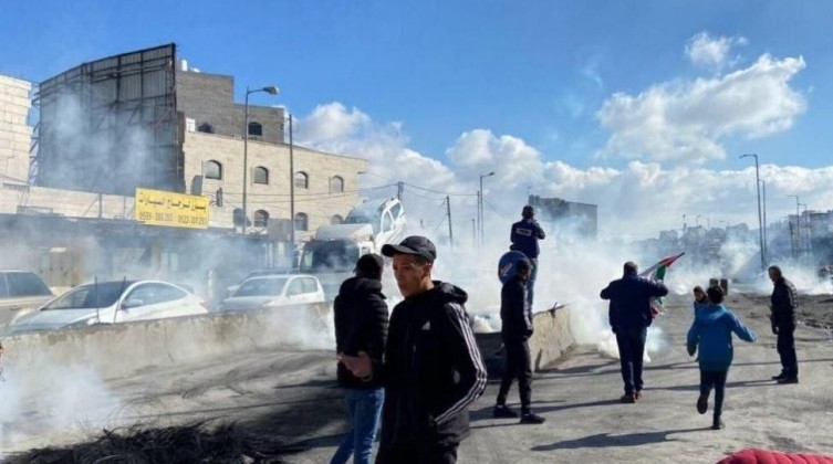 قوات الاحتلال تقمع "مسيرة الخلود" في القدس