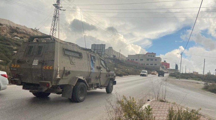 بالفيديو والصور: الاحتلال يقتحم نابلس ويعتقل شابا "مطلوباً"