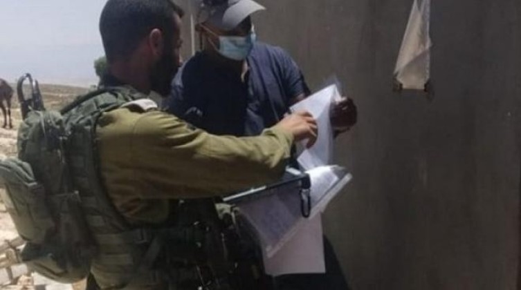 سلطات الاحتلال تسلم إخطارات وقف عمل وبناء غرب سلفيت