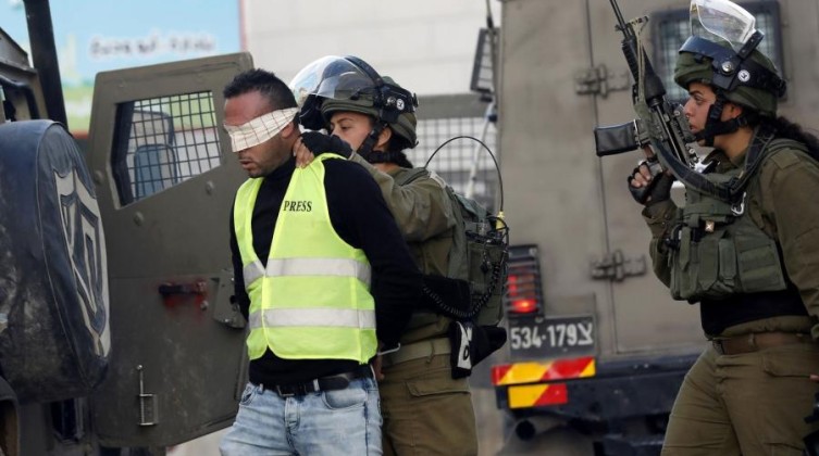 قوات الاحتلال تعتقل 3 شبان قرب رام الله