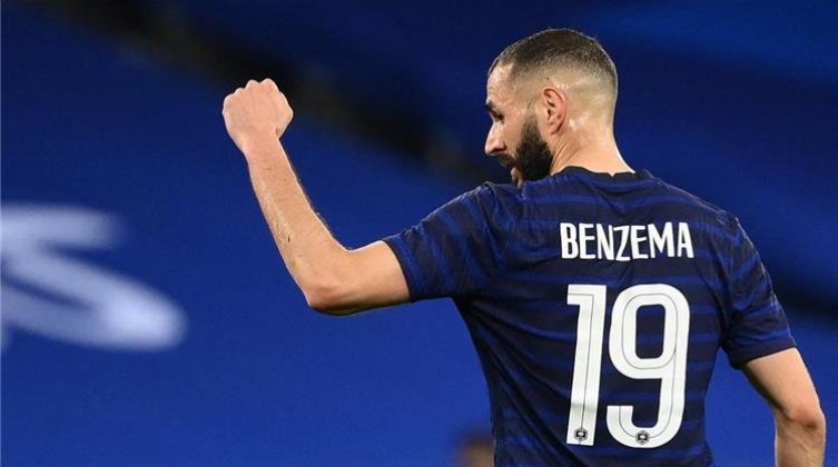 بنزيما يحسم قراره بشأن حضور نهائى كأس العالم 2022