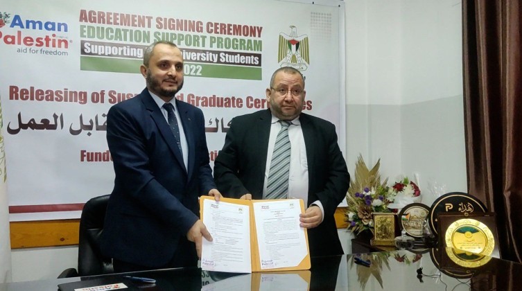 العمل في غزة توقع مشروع افتكاك الشهادات الجامعية مقابل العمل