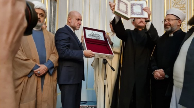 الهباش يهدي نسخة من مصحف المسجد الأقصى إلى مفتي روسيا