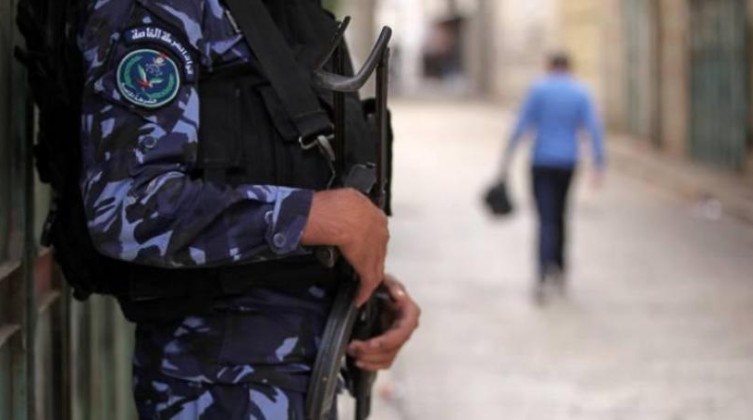 الشرطة تكشف تفاصيل جريمة ابتزاز شخصية مرموقة في الخليل
