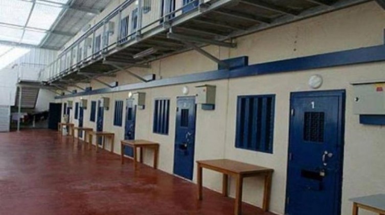 أسرى "عزل مجدو" يُعانون ظروفا صعبة