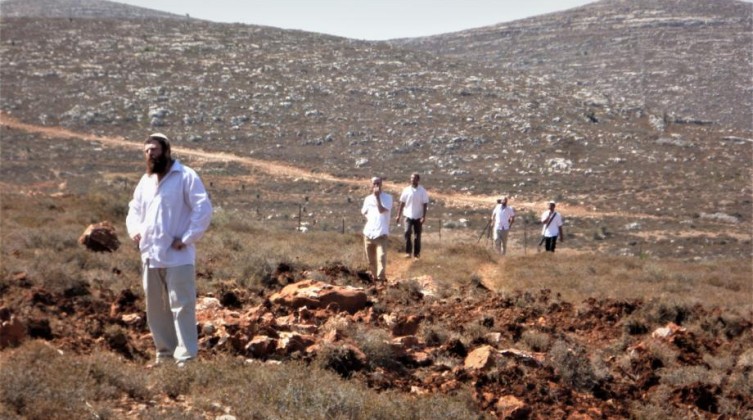 مستوطنون يستولون على أرض "الحمرا" في سلوان