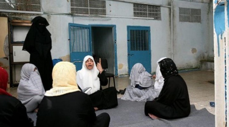 29 أسيرة فلسطينية يقبعن في سجون الاحتلال