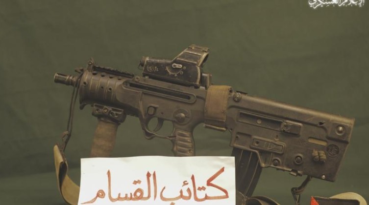أول تعليق من عائلة هدار غولدن بعد نشر "القسام" صورًا لسلاحه الشخصي