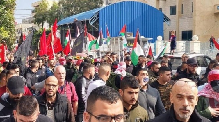 بالصور: بيت لحم تشيع جثمان الشهيد عمر مناع في مخيم الدهيشة