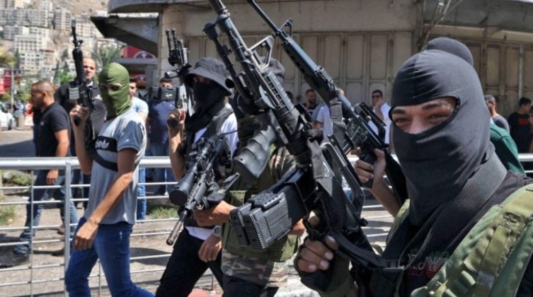 "عرين الأسود" تستهدف مستوطنة بعبوة محلية الصنع