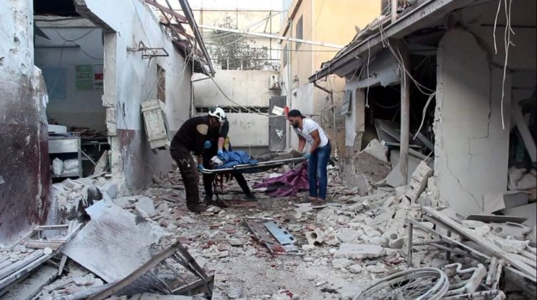 مصرع 3 أشخاص باستهداف النظام السوري لإدلب