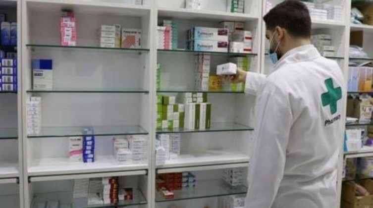تحذيرات من نفاد حليب الأطفال والأدوية في لبنان