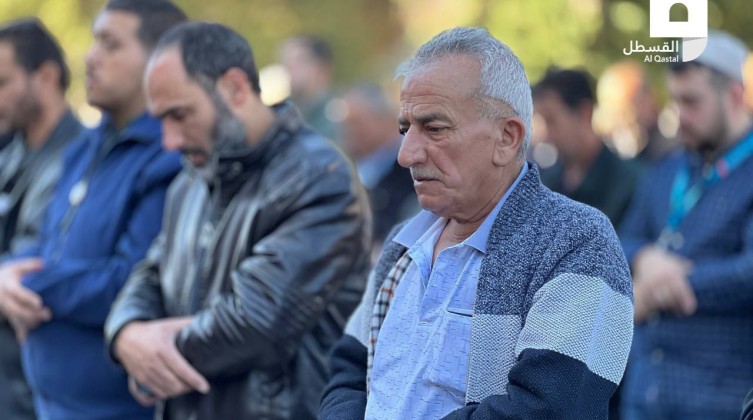 60 ألفاً أدوا صلاة الجمعة في الأقصى