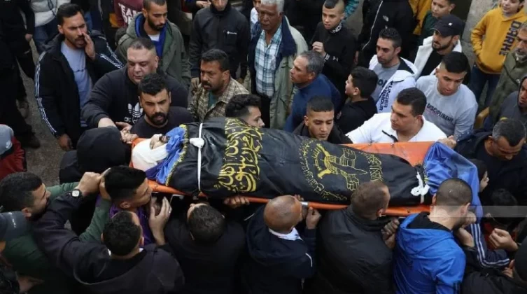 بالفيديو والصور: تشييع جثامين 4 شهداء في رام الله وجنين