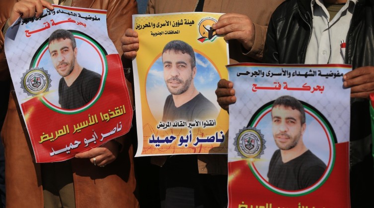 الصليب الأحمر ينظم زيارة عاجلة لعائلة الأسير "أبو حميد"