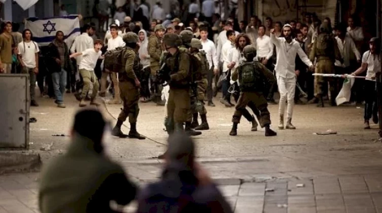 اعتداءات-مستوطنين-بالبلدة-القديمة-من-الخليل-1669981517