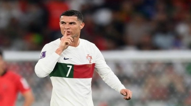 صحيفة تفجر مفأجاة من العيار الثقيل بشأن انتقال رونالدو إلى نادى النصر السعودي