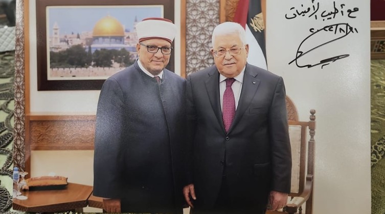 الرئيس عباس يُهاتف البكري بعد تعرضه لوعكة صحية