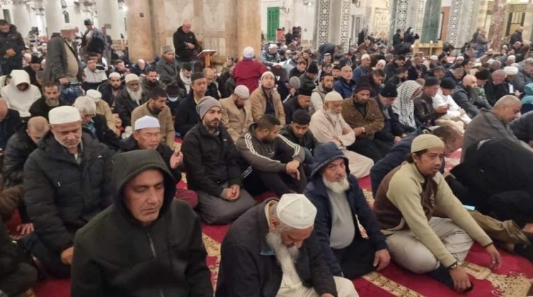 بالفيديو والصور: آلاف يلبون نداء الفجر العظيم في المسجدين الأقصى والإبراهيمي