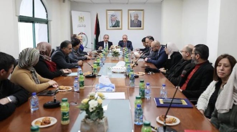 بالصور: تفاصيل زيارة اشتية إلى سلطة الأراضي الفلسطينية