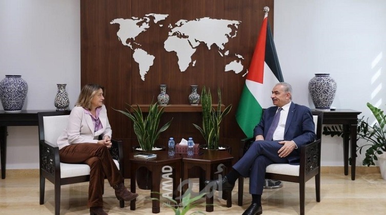 اشتية يلتقي منسقة الأمم المتحدة للشؤون الإنسانية لتوفير الحماية للشعب الفلسطيني