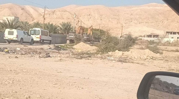 قوات الاحتلال تهدم منشآت فلسطينية غرب أريحا
