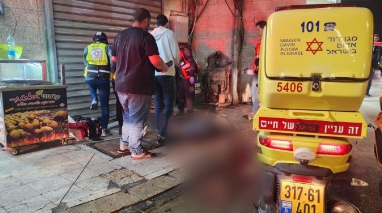 الداخل المحتل: إصابة شاب بجراح خطيرة طعناً في اللد