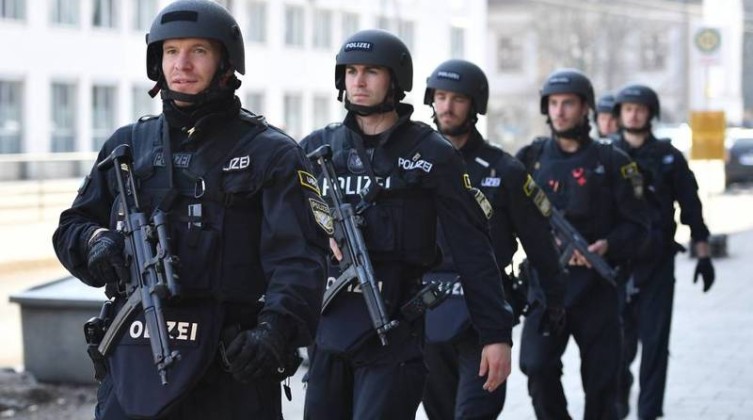 مصرع شخصان في هجوم بسكين في قطار شمال ألمانيا
