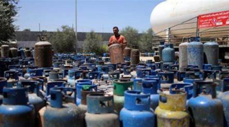 أصحاب محطات الغاز  بغزة يضربون عن العمل بعد قرار اقتطاع مبالغ مالية منهم