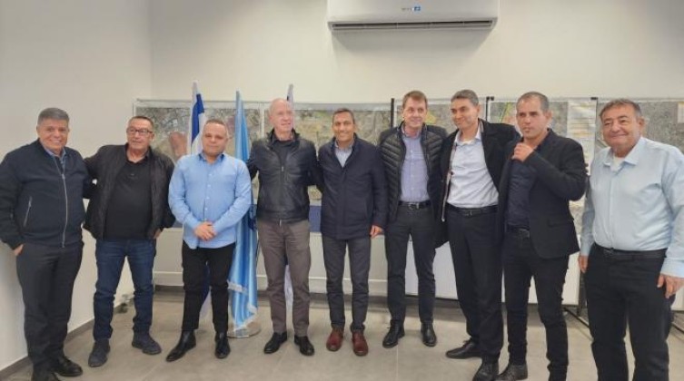 غالانت يزور غلاف غزة للمرة الأولى منذ توليه منصبه