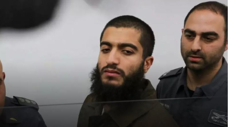 قوات الاحتلال تقتحم منزل الأسير إسلام فروخ في رام الله وتأخذ قياساته