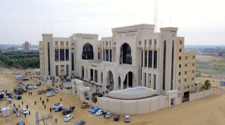 القضاء الأعلى بغزة يصدر تنويهاً للمواطنين بشأن إقامة موقف وكراج للسيارات